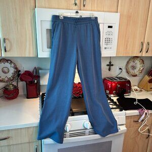10 lululemon softstreem blue pants NEW !!